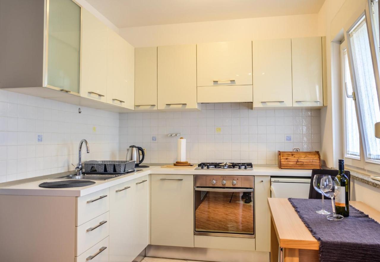 Apartment Charlie Ровин Екстериор снимка