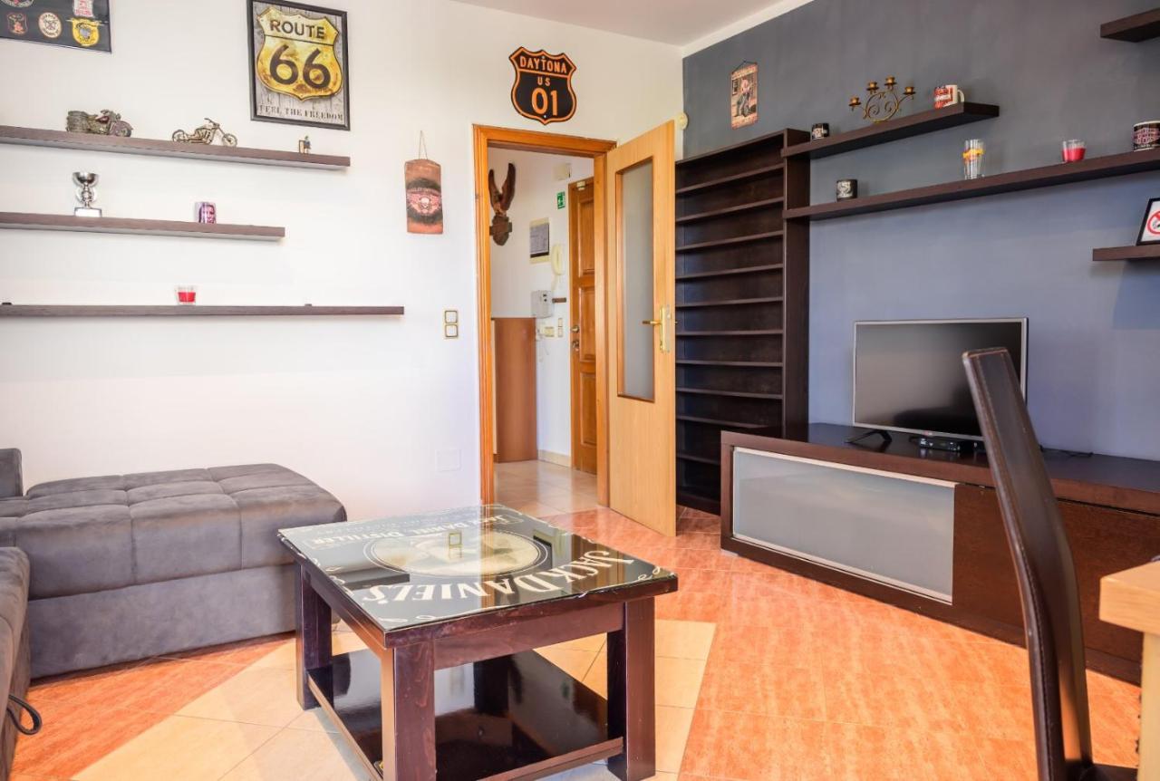 Apartment Charlie Ровин Екстериор снимка