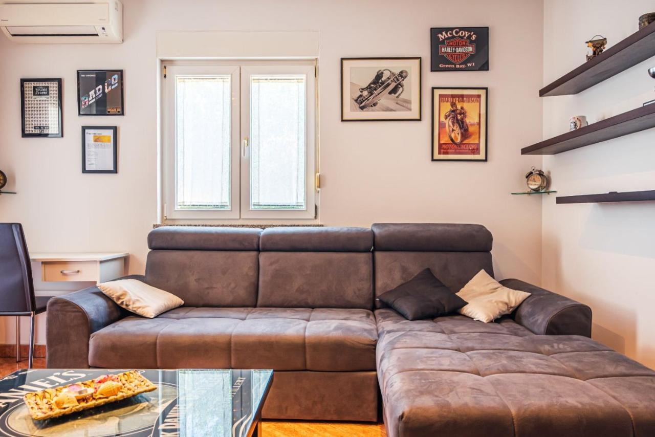 Apartment Charlie Ровин Екстериор снимка