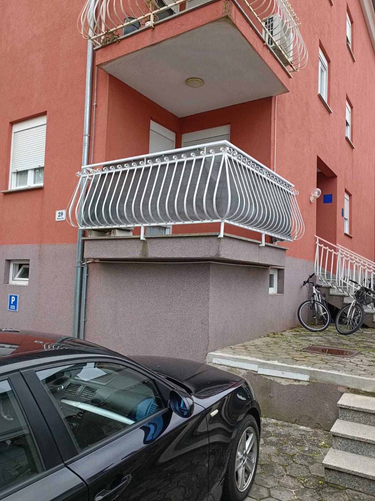 Apartment Charlie Ровин Екстериор снимка